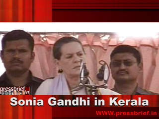 Watch Sonia gandhi in Kerala, 6th April 2011 Video